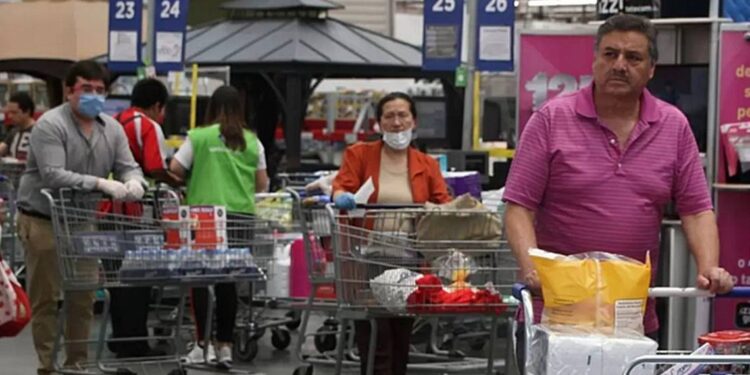 Consumo privado e inversión fija mantienen recuperación en agosto