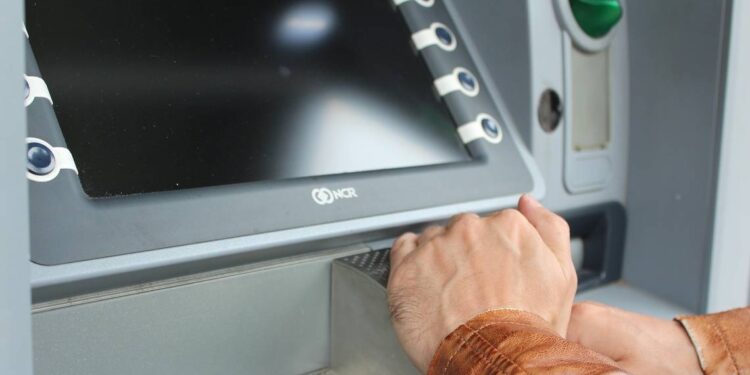 Contratación de seguros o créditos en ATM sólo llegan al 0.1% de operaciones, dice ABM a Monreal