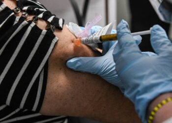 Convocan en Nuevo León a participar en pruebas de vacuna contra Covid-19