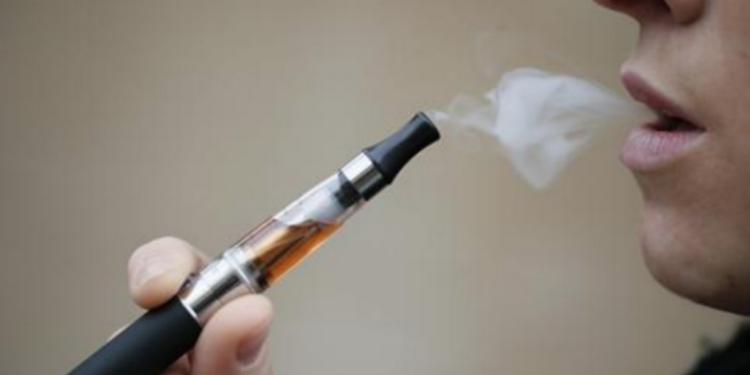 Corte falla contra importación y venta de cigarros electrónicos