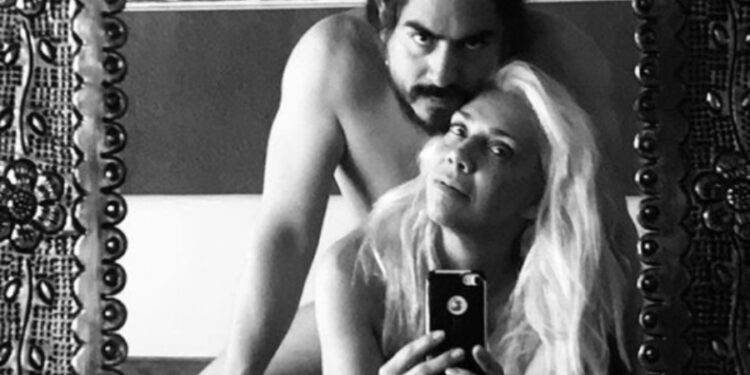 Cynthia Klitbo le pidió consejo a su hija para tener un romance con "Rey Grupero". Foto: Instagram