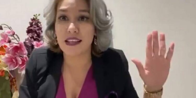 Denuncian que hombres se masturbaron durante foro sobre violencia contra mujeres