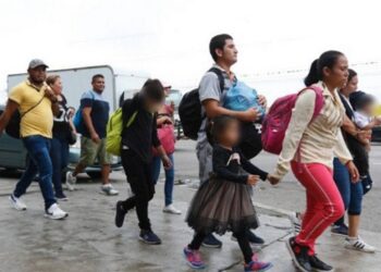 EU viola acuerdo y expulsa a México a niños migrantes