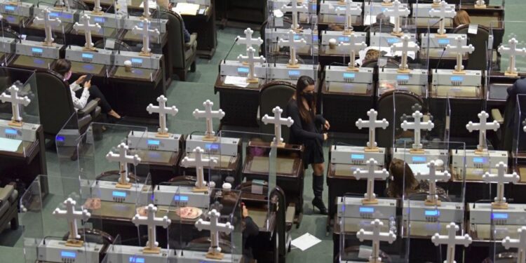 En San Lzaro, 12 diputados y 41 trabajadores enfermos de covid-19