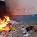 En marcha contra feminicidios, prenden fuego a fachada de la Fiscalía en Cancún