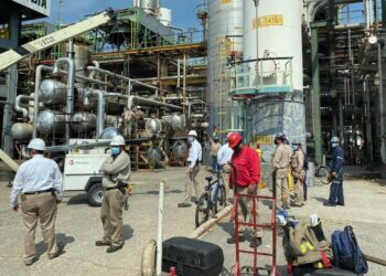 En punto crítico, refinería de Salamanca