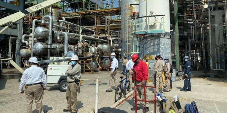 En punto crítico, refinería de Salamanca