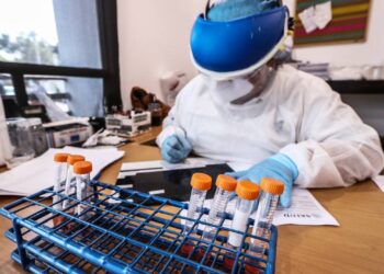 En tianguis y en la web, venden pruebas Covid piratas