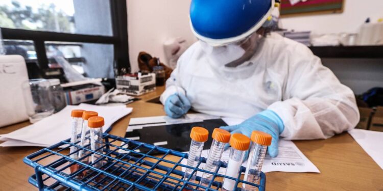 En tianguis y en la web, venden pruebas Covid piratas