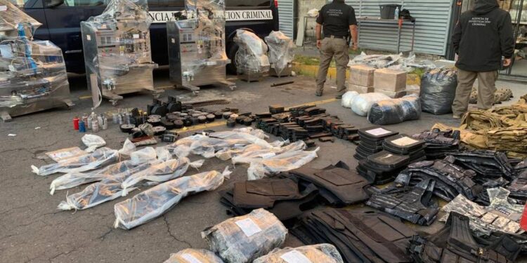 FGR revela aseguramiento de un arsenal del CJNG en Lagos de Moreno