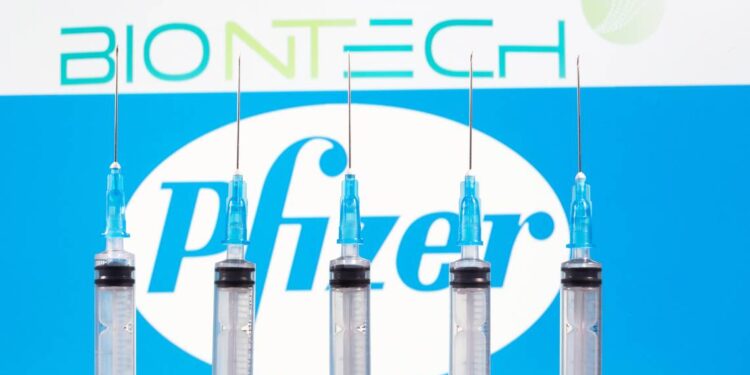 Farmacéuticas punteras en vacuna contra Covid ganan 62 mil mdd en bolsas