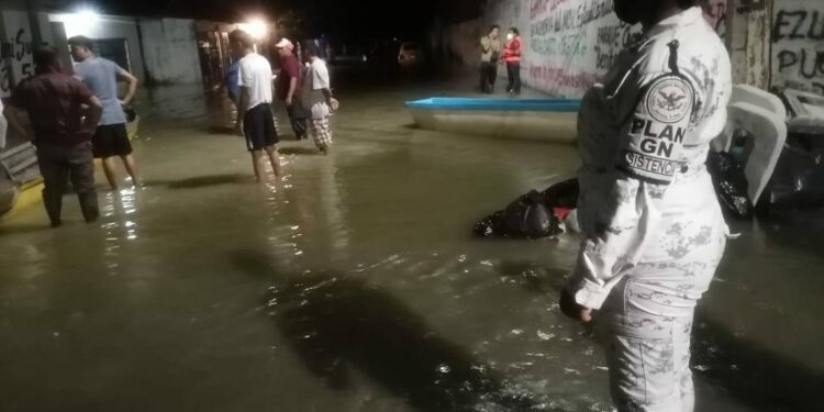 GN resguarda a personal que entrega recursos económicos en Tabasco