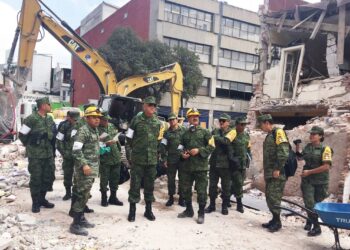 Generales arman coperacha en apoyo a Cienfuegos