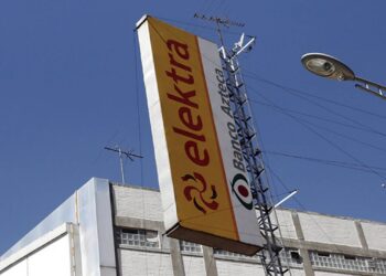 Grupo Salinas dice que se hará cargo de clientes de Best Buy y así le va