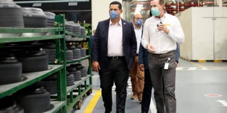 Guanajuato está de pie y con empleo, revirá Sinhue a AMLO