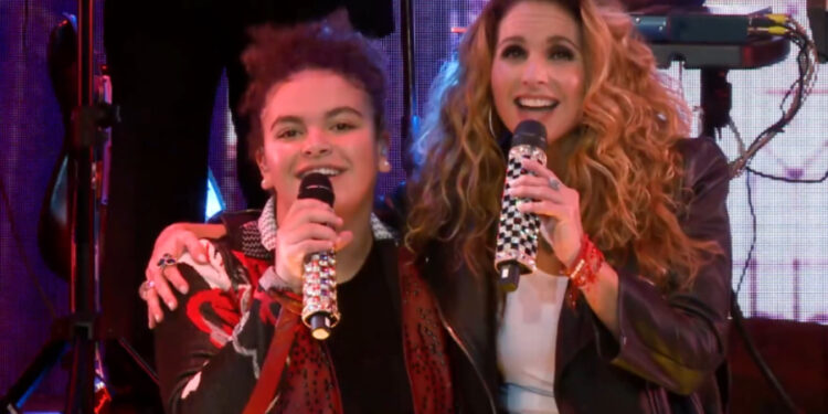 Lucero sorprende al cantar a dueto con su hija "Lucerito" ¡VIDEO!. Foto: Captura