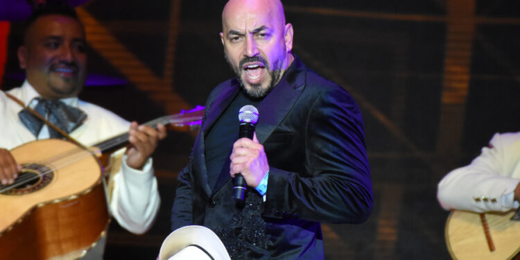 Lupillo Rivera mantuvo 18 años a un hijo que no era de él ¡Lo engañaron!. Foto: Getty Images