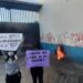 Manifestantes queman instalaciones de la policía de tránsito en Cancún