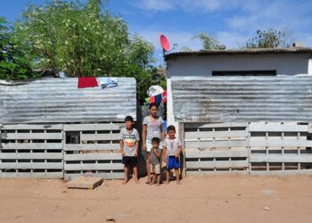 María se mantiene en constante lucha para sacar adelante y darles de comer a su familia