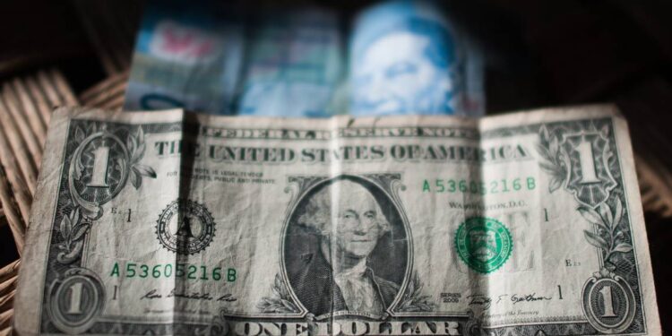 Peso se aprecia por menor incertidumbre ante elecciones de EU