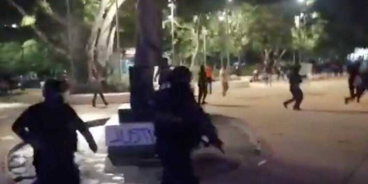 Represión en Cancún: Policía municipal dispara para dispersar marcha feminista