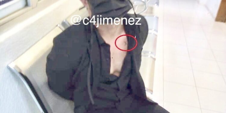 Revelan foto de Eleazar Gómez esposado tras golpear a su novia