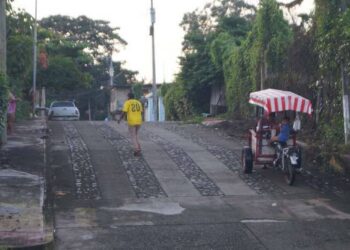 Rubén vende tamales para llevar el pan a su mesa, en Tapachula