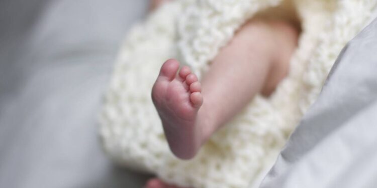 Senado aprueba que nacionalidad pase de padres a hijos cuando nazcan en el extranjero