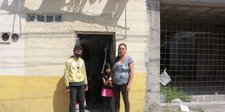 Su 'refri' está vacío como los estómagos de su familia. El hambre en SLP