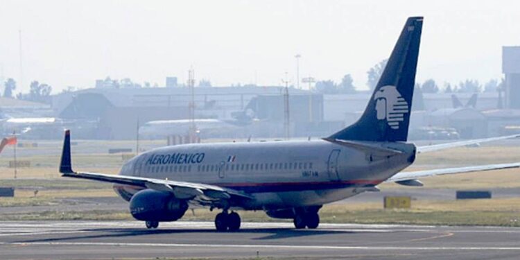 Trabajadores de Aeroméxico acusan violación de derechos laborales