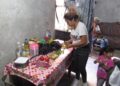 Viven en una comuna y comparten alimentos para subsistir