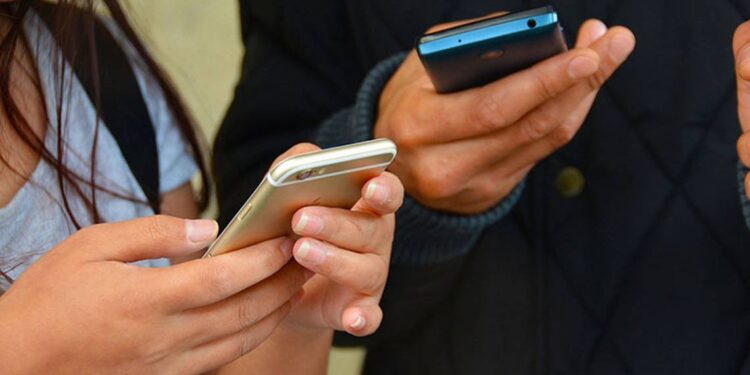 Aprueban crear registro de celulares con datos biométricos de usuarios