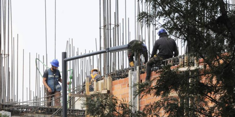 Aumentará 25% ausentismo en obras de construcción por Covid