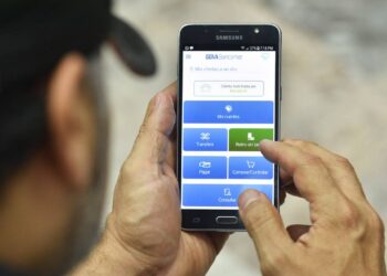 Bancos deben regresar dinero a cuentahabientes que no reconocen cargos: SCJN