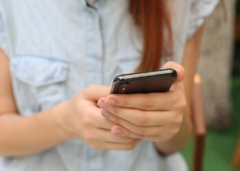 Diputados analizan crear registro para regular uso de chips de celulares