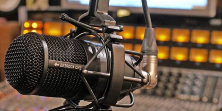 Diputados perfilan dar concesiones de radio a pueblos indígenas