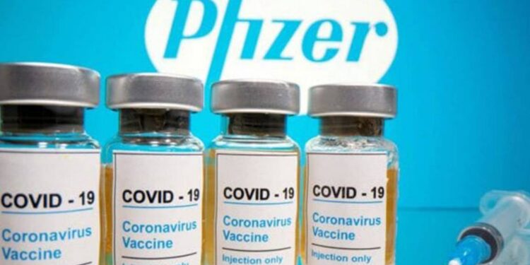 Europa autorizaría vacuna anticovid de Pfizer en diciembre y la de Moderna en enero