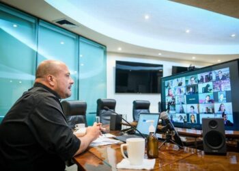 Gobernadores Alfaro y Corral reprochan trato de la Federación