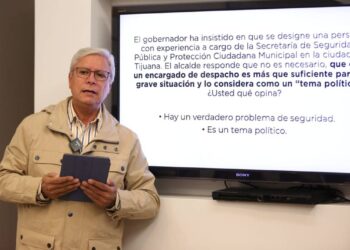 Hospitalizan a gobernador de Baja California por Covid-19