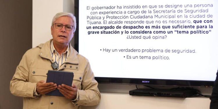 Hospitalizan a gobernador de Baja California por Covid-19
