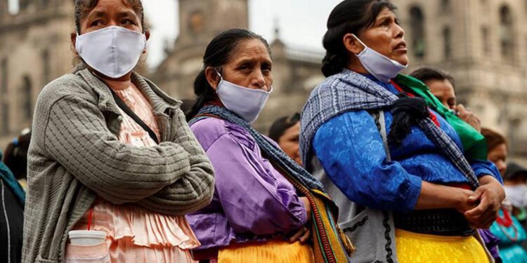 Indígenas tienen casi 4 años menos de escolaridad que el resto de la población