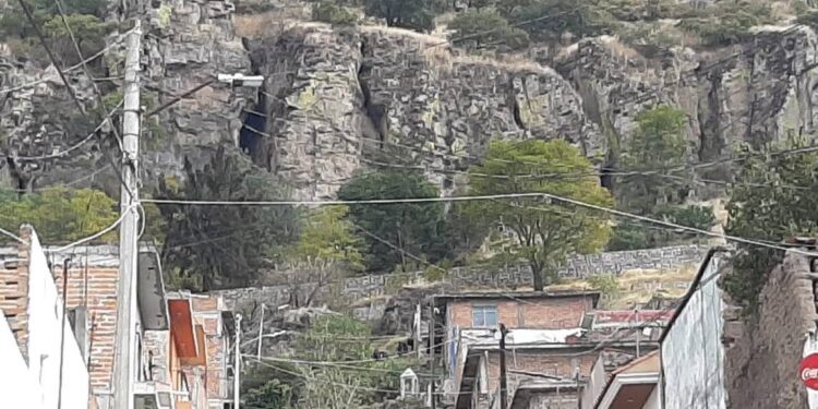 Localizan 17 bolsas con restos óseos en Acámbaro