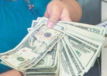 Ni Banxico ni bancos apoyan a migrantes, acusa Monreal