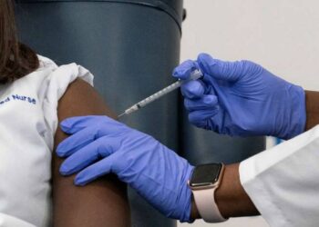 No habrá presión sobre Cofepris por vacunas anticovid: Ebrard