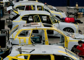 Producción y exportación de vehículos moderan caída en noviembre 