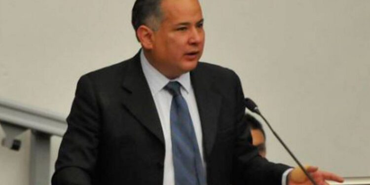 Santiago Nieto pide analizar reforma a Ley del Banxico