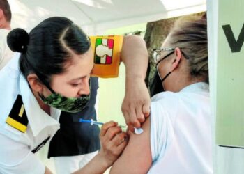 Se sancionará a director de hospital en Edomex que usó influencias para vacunar a su familia