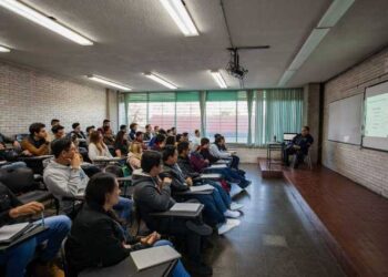 Senado avala crear nueva Ley de Educación Superior