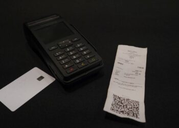 Señala Cofece falta de competencia en sistema de pagos con tarjetas