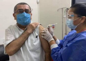 “Tengo fe y esperanza”, dice Marco tras recibir vacuna experimental de Jassen